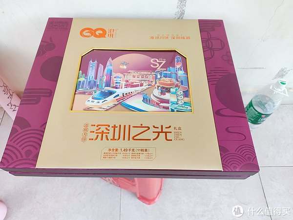 超大的一盒港琪月饼,深圳之光礼盒月饼