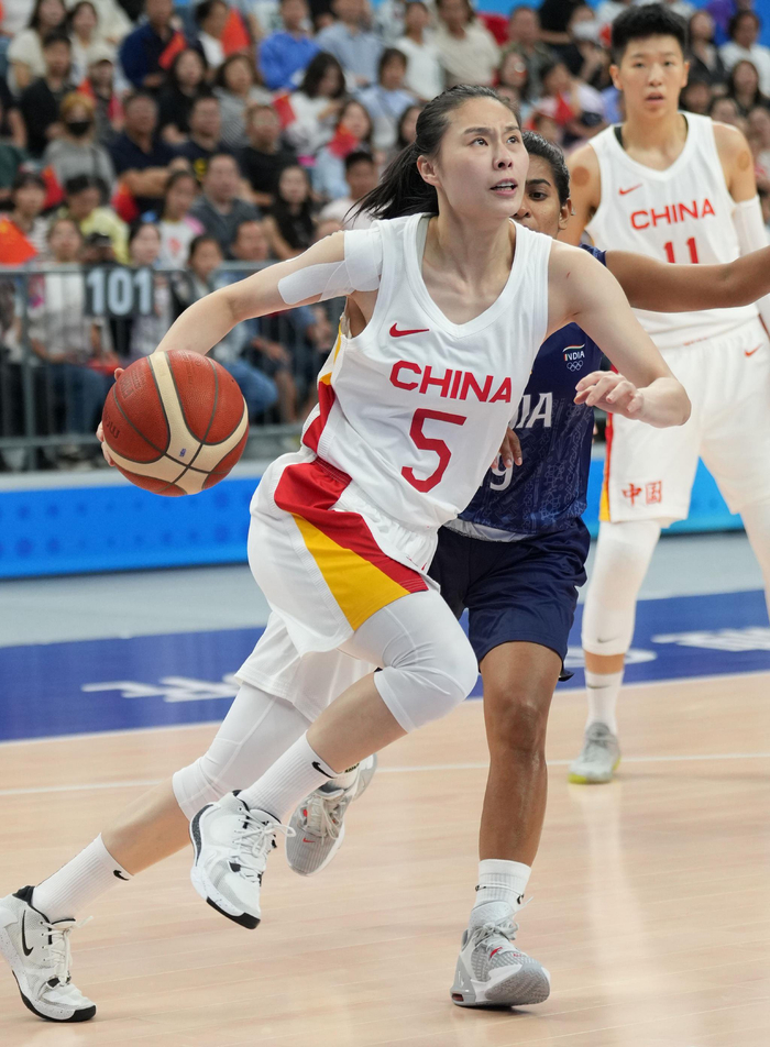 篮球——女子循环赛a组:中国队战胜印度队