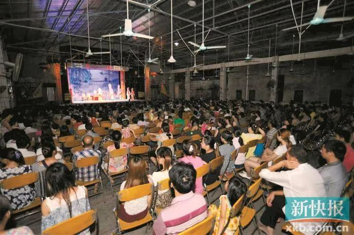 睇大戏是骑马公诞的保留节目，深受村民喜爱。