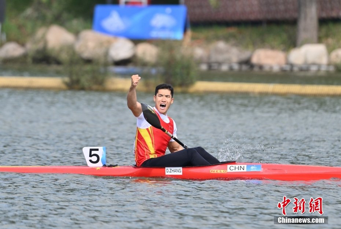 (杭州亚运会)张冬夺得皮划艇静水男子1000米单人皮艇金牌