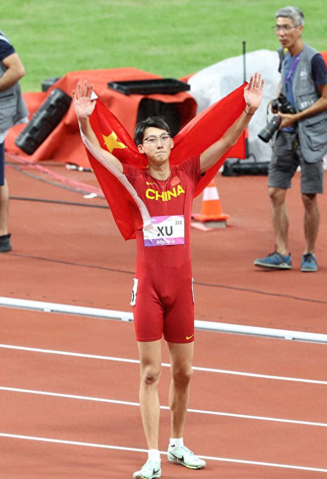 中国小将徐卓一获得杭州亚运会男子110米栏铜牌