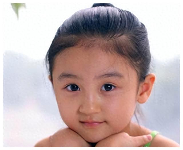 2015年,陆子艺获得了在《花千骨》中出演角色的机会,她饰演花千骨的