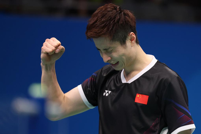 10月3日，石宇奇庆祝比赛获胜。新华社记者陈斌摄