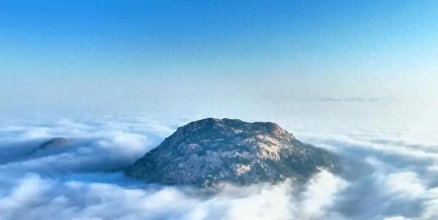 邹城牙山云雾缭绕风光旖旎