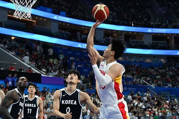 2023年10月3日，浙江杭州，杭州亚运会男篮1/4决赛，中国男篮VS韩国男篮。图源：视觉中国