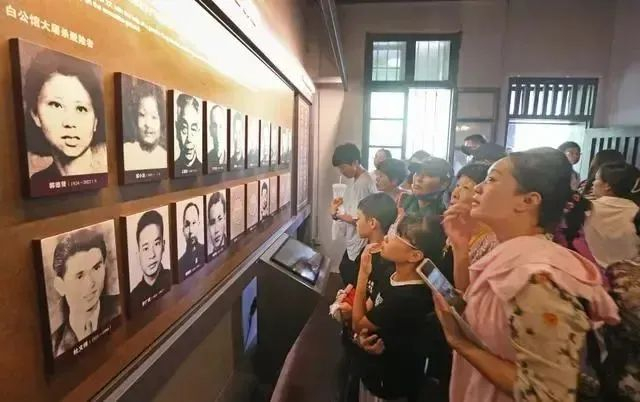 ▲10月1日，白公馆，游客们正在参观。特约摄影 钟志兵／视觉重庆