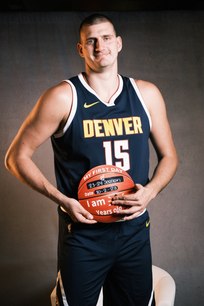 96卫冕冠军来了!掘金晒新赛季定妆照:约基奇穆雷波特戈登领衔