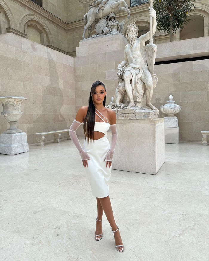 社交秀c罗乔治娜聚餐秀恩爱大罗与妻子甜蜜婚礼进行时