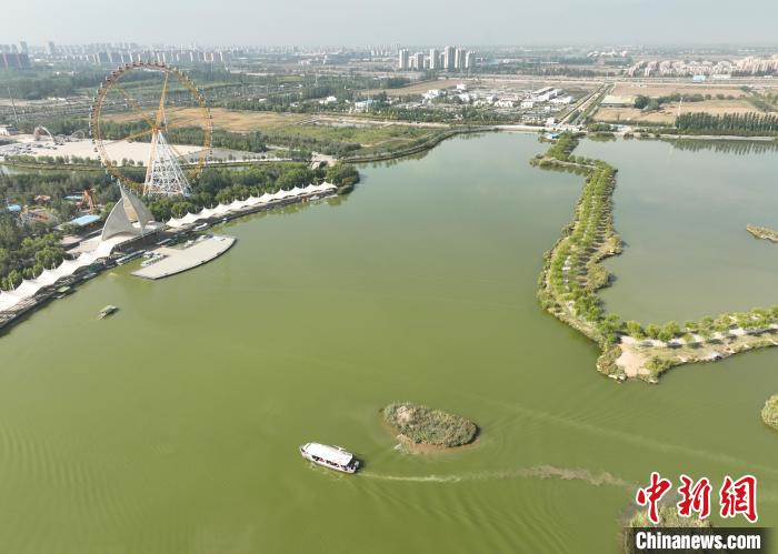 航拍宁夏银川湿地公园秋景美如画