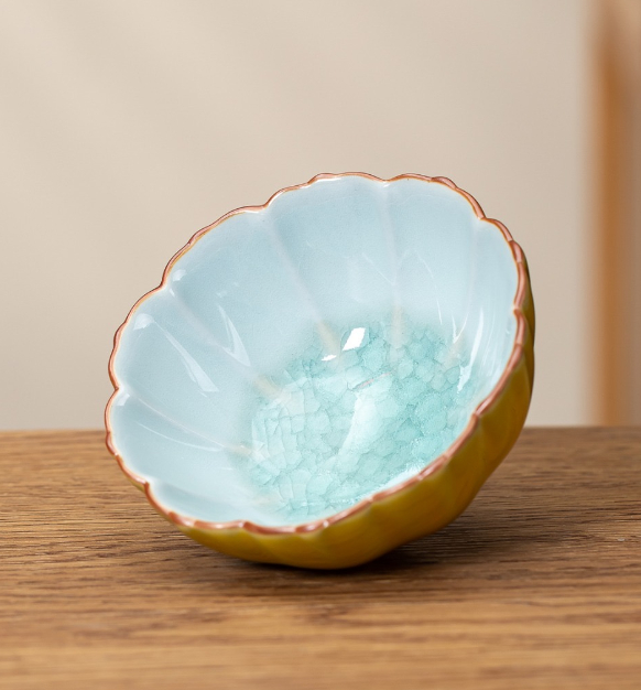 如果能让汝瓷之美借由新媒体被更多的人看到,那么价格低一点,他觉得