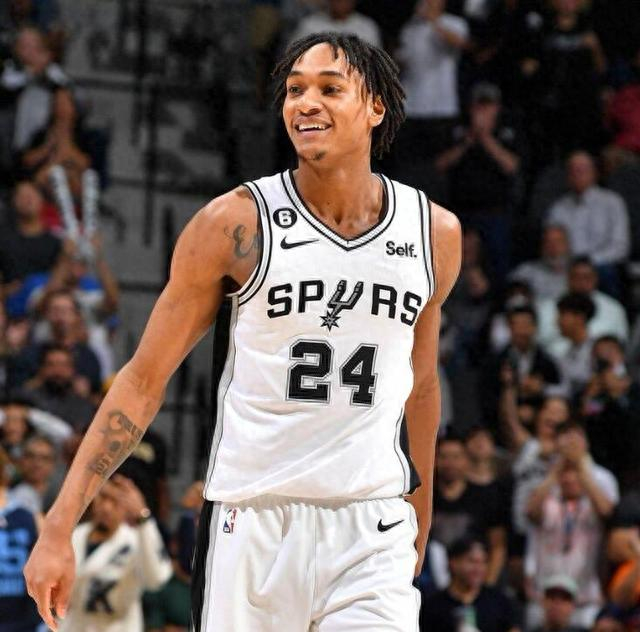 46亿提前续约瓦塞尔,其中1.35亿保障|马刺|瓦塞尔_新浪新闻