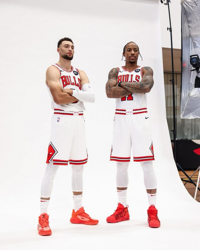 96拉文晒新赛季公牛定妆照 久未露面的朗佐-鲍尔出镜|扎克·拉文