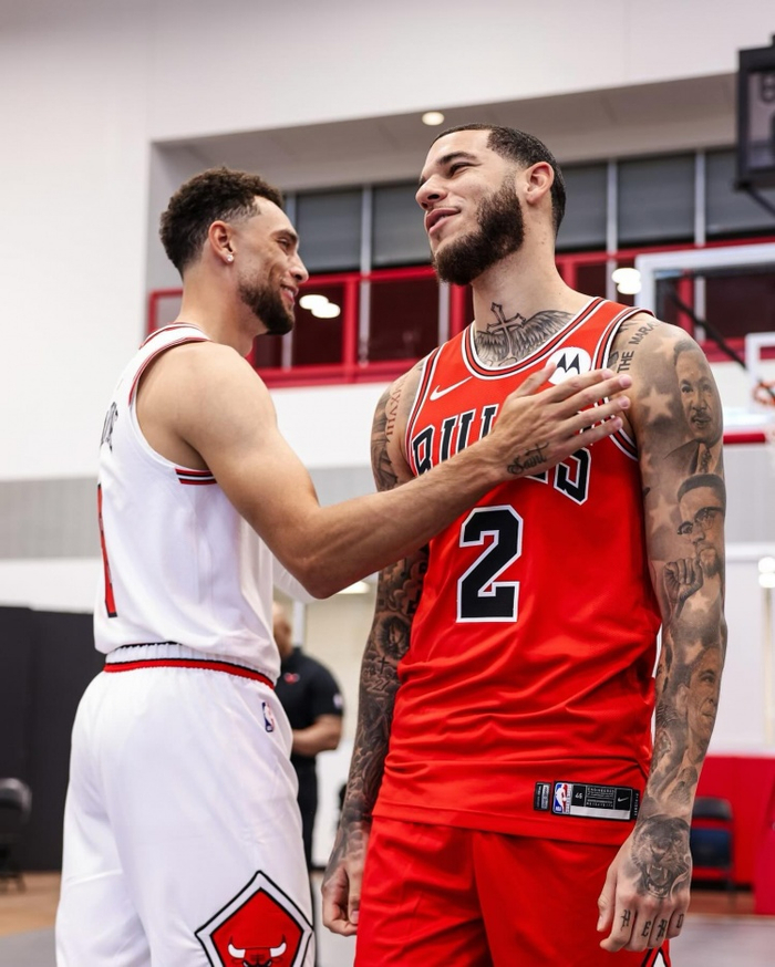 96拉文晒新赛季公牛定妆照 久未露面的朗佐-鲍尔出镜|扎克·拉文