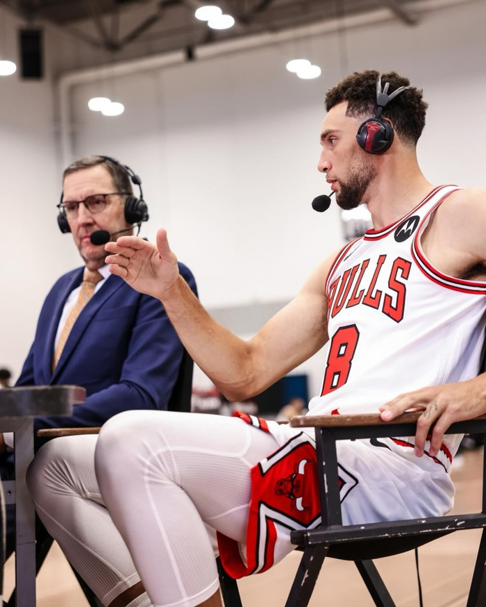 96拉文晒新赛季公牛定妆照 久未露面的朗佐-鲍尔出镜|扎克·拉文