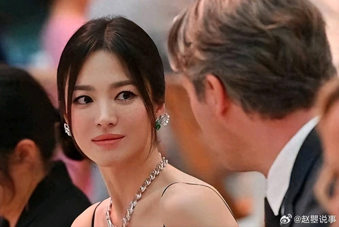 宋慧乔,这位顶流韩星,以她的美貌和演技征服了无数观众……|宋慧乔