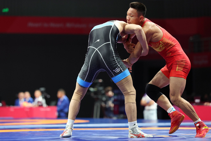 摔跤——男子古典式67公斤级:黎磊无缘半决赛|摔跤