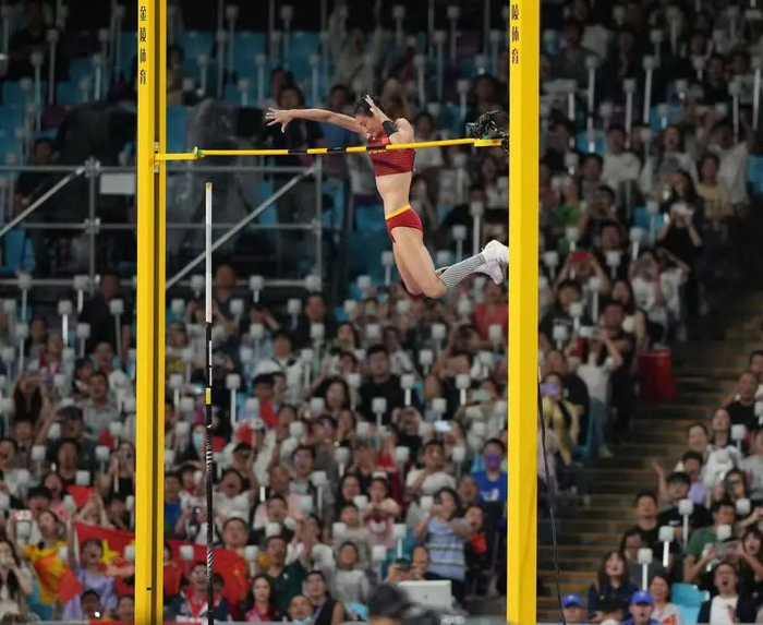 中国选手李玲在比赛中。新华社记者 李一博 摄