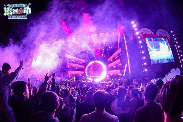 黑豹乐队演唱现场。 澎湃新闻记者 张婉茹 图