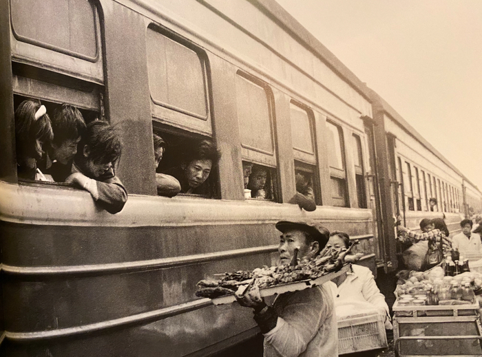 王福春摄影作品。图片源自《火车上的中国人》，王福春著，北京联合出版公司·后浪，2017年6月。