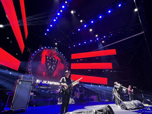 黑豹乐队演唱现场。 澎湃新闻记者 王珏玮 图