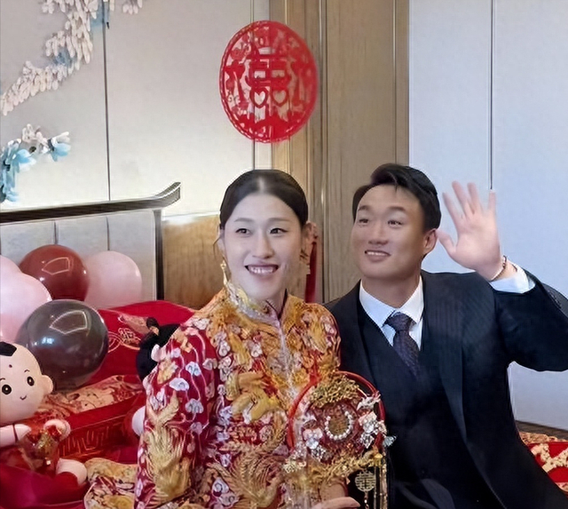 奥运奇兵刘晓彤大婚 大魔王朱婷依然没有参加队友婚礼|刘晓彤|中国