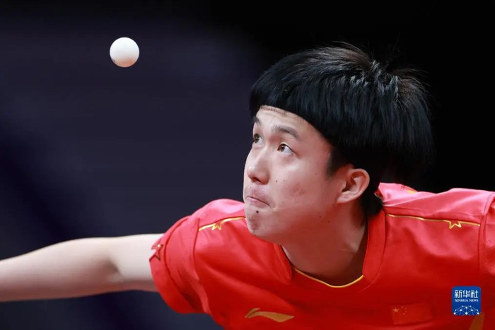 王楚钦在比赛中。新华社记者 刘续 摄
