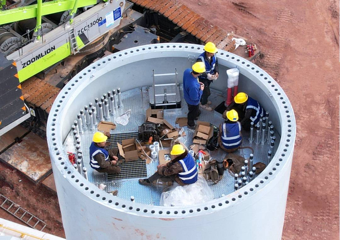 风从山间来 四川重点风电项目风机首节塔筒吊装到位|四川省_新浪新闻