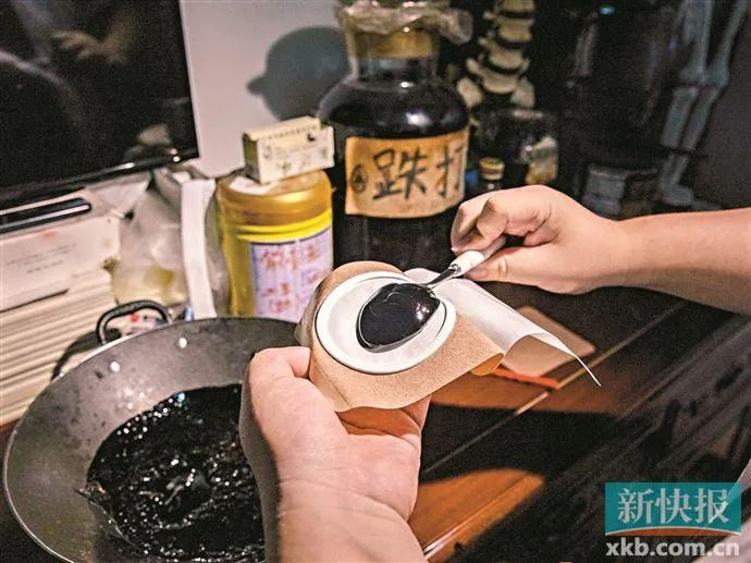 ▲膏料最终制作成供贴敷于皮肤的外用剂型。