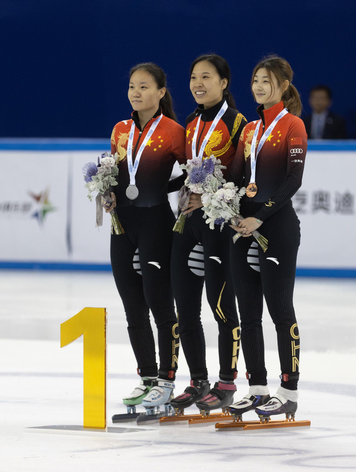 2023上海超级杯女子500米a组决赛赛况|短道速滑|王翔|徐爱丽_新浪新闻