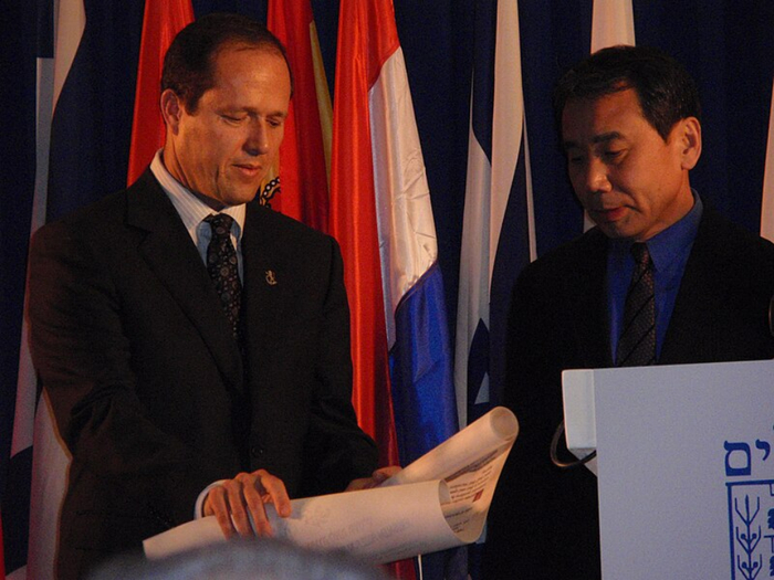 2009年，村上春树获颁耶路撒冷文学奖