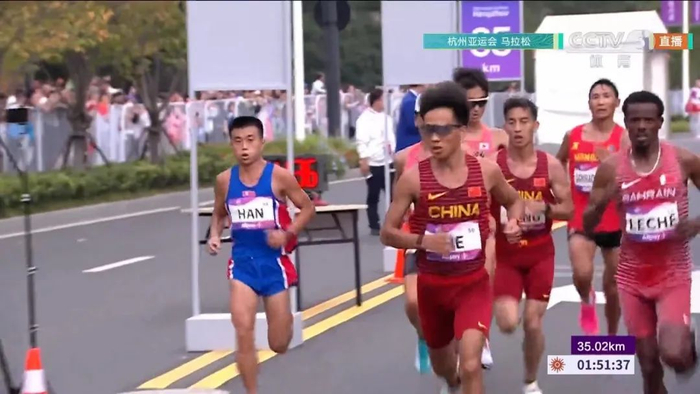 创造历史!亚运会马拉松何杰夺金