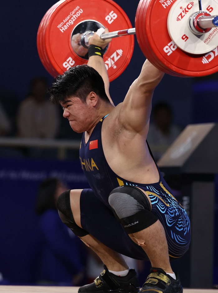 举重——刘焕华获男子109公斤级冠军|举重|杨磊|杭州亚运会_新浪新闻