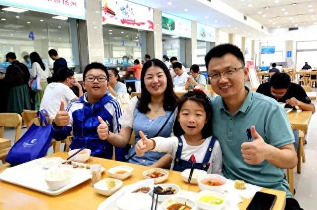 游客就餐（扬州文旅微信公众号截图）