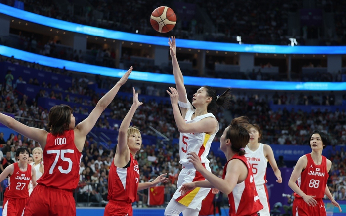 王思雨的关键上篮，帮助中国女篮笑到最后。  新京报记者 王飞 摄