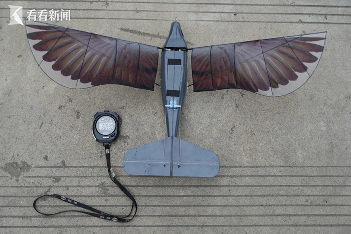 仿生扑翼飞行器是模仿鸟类等生物扑动翅膀的飞行方式,因其质量轻,体积