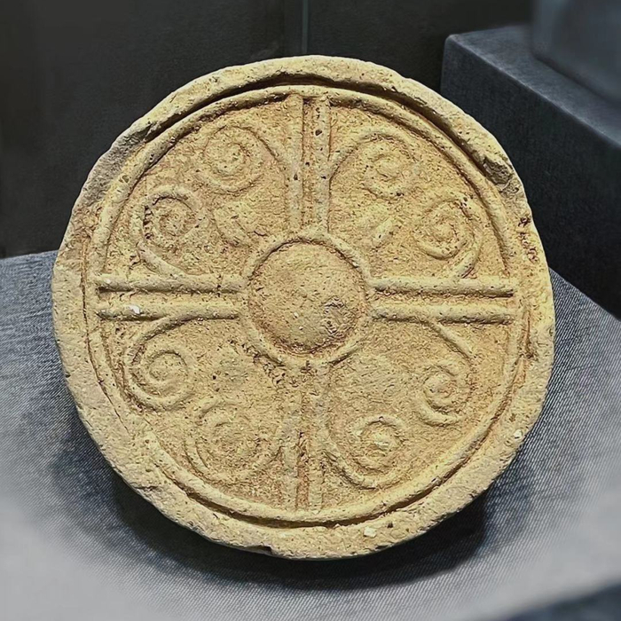 卷云纹贴贝瓦当