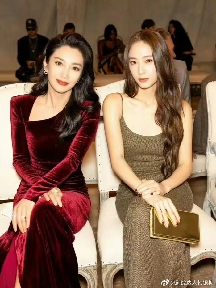 中韩明星同框合照,大气和秀气的对比,但都是美女|中韩|大气|美女_新浪