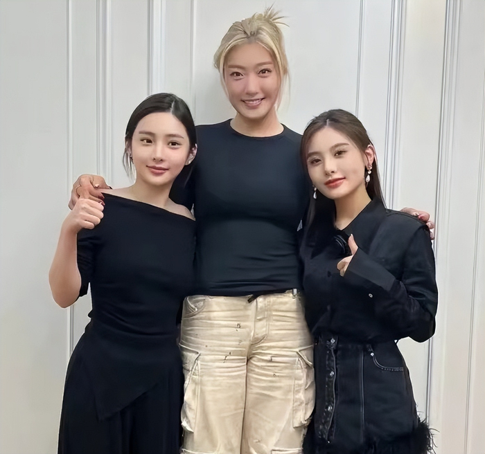 蹭亚运冠军热度,引发争议|王思雨|李梦|亚运_新浪新闻