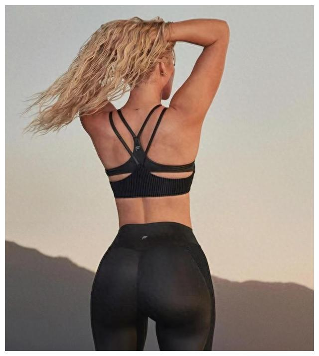 卡戴珊引领高能健身趋势,完美腰臀比炫目!