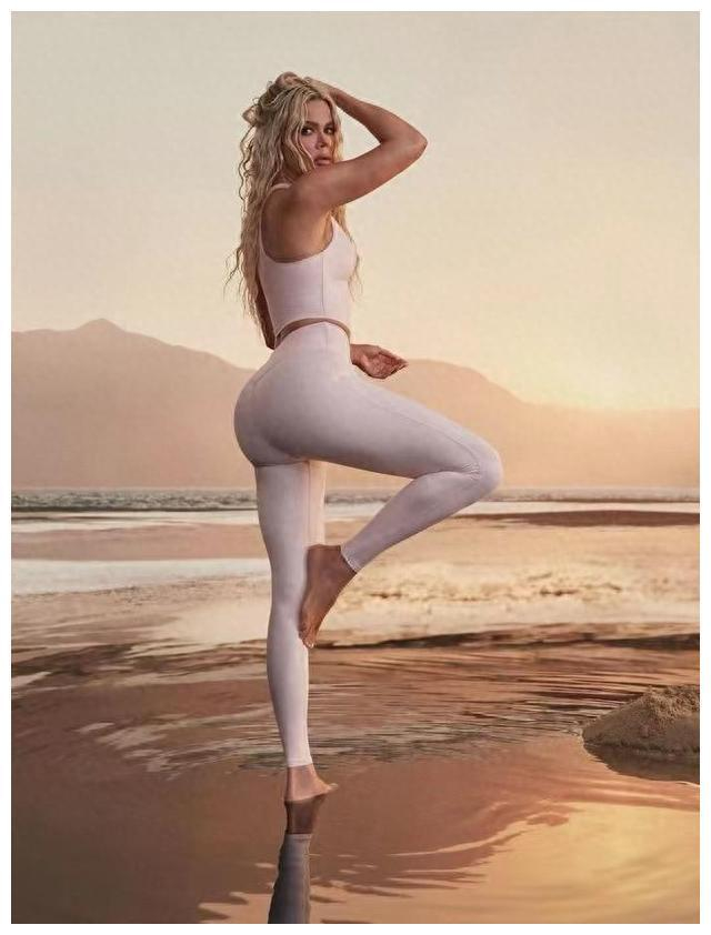 卡戴珊引领高能健身趋势,完美腰臀比炫目!