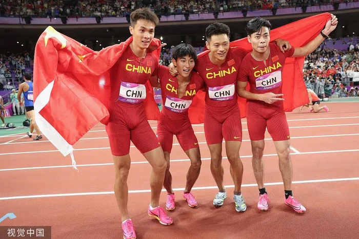 严海滨、陈佳鹏、谢震业和陈冠锋（从左至右）。