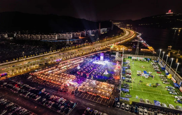 孟洲坝夜市日均客流量超2万人次