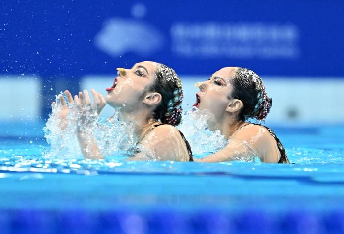女子双人花样游泳决赛图片