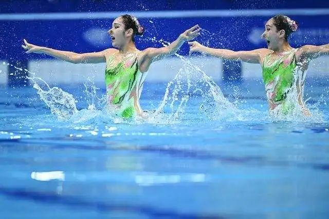 10月6日，中国组合王柳懿/王芊懿在比赛中。