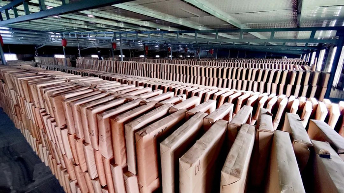 泾阳县根社茶坊中陈放的茯砖茶，孙正好摄。