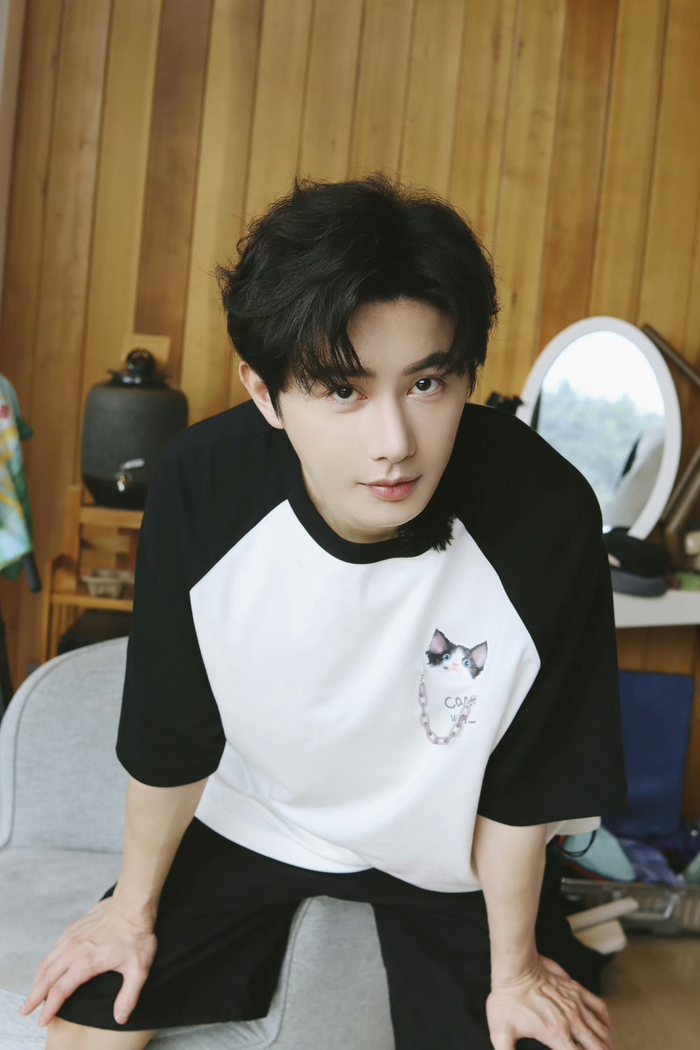 祝福王佑硕生日快乐,开启新的篇章,成为更好的自己|王佑硕_新浪新闻