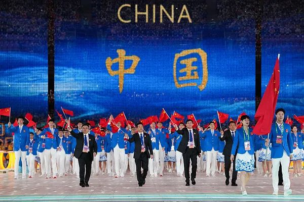 2023年9月23日，浙江杭州，杭州亚运会开幕式举行。图为中国代表团入场。图源：视觉中国