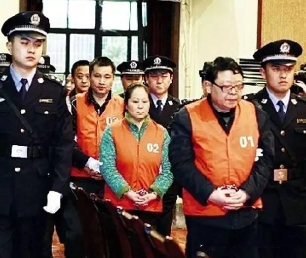 在收到《重庆市监察局双开决定书》后,文强表示,自己对受贿的部分犯罪