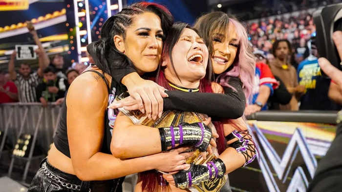 紫雷捍卫wwe女子冠军正当胜利的天平似乎要倾向巴比-莱斯利之时,卡里