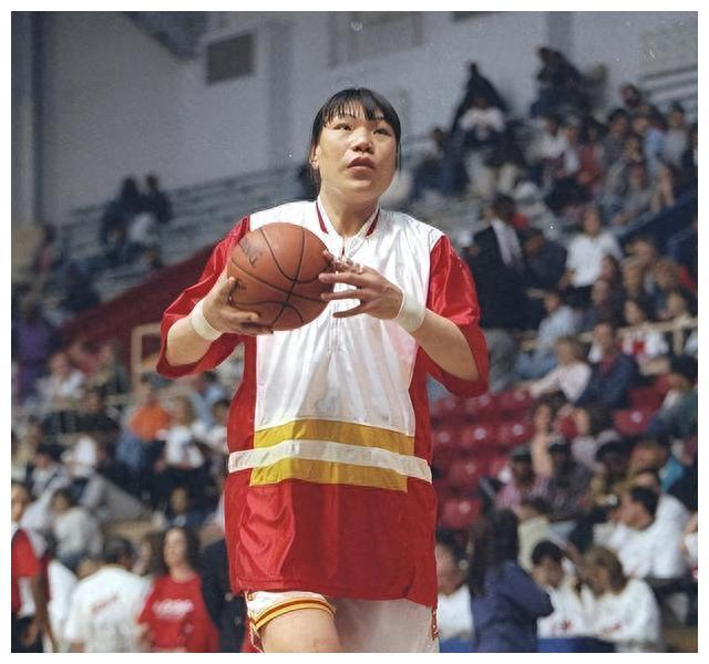 姚明向郑海霞借鞋,40岁征婚节目,43岁嫁粉丝丁克|郑海霞|篮球|征婚